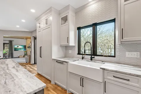 $990,000 | 2801 Woods Trail North, Burnsville, MN 55306