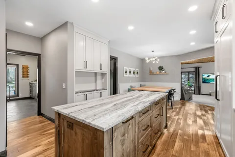 $990,000 | 2801 Woods Trail North, Burnsville, MN 55306