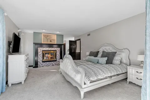 $990,000 | 2801 Woods Trail North, Burnsville, MN 55306