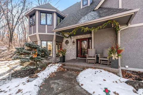 $990,000 | 2801 Woods Trail North, Burnsville, MN 55306
