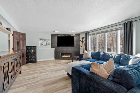 $990,000 | 2801 Woods Trail North, Burnsville, MN 55306