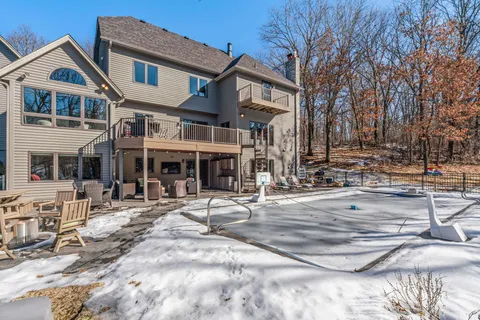 $990,000 | 2801 Woods Trail North, Burnsville, MN 55306