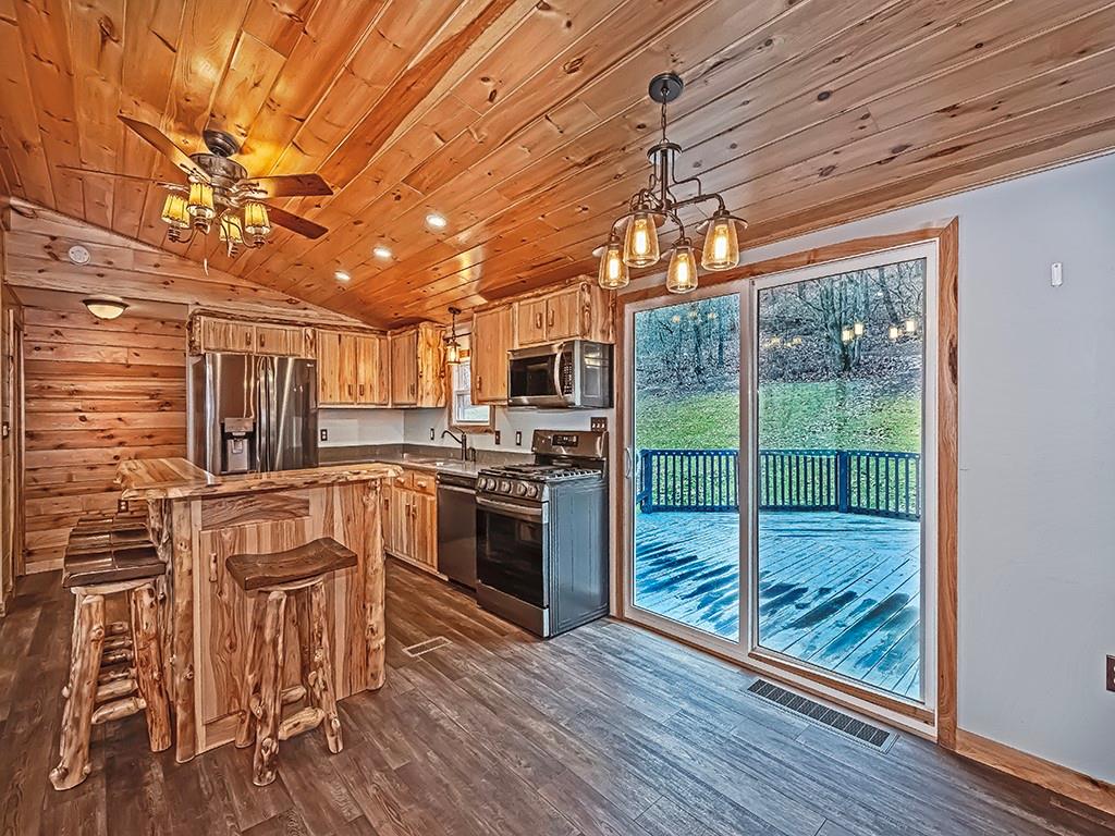 1566 Dime Road Vandergrift, PA 15690 - Photo 11 of 35