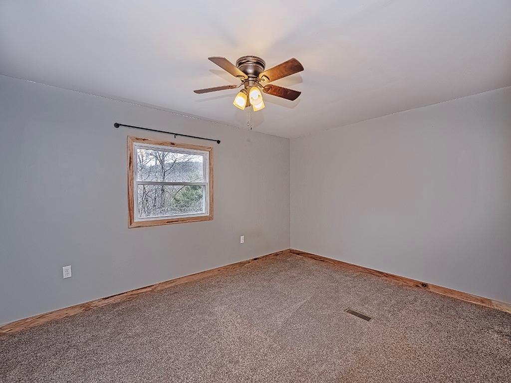 1566 Dime Road Vandergrift, PA 15690 - Photo 13 of 35