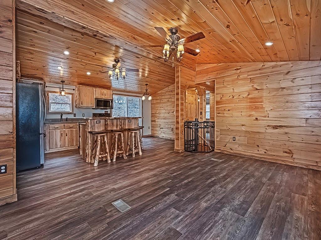 1566 Dime Road Vandergrift, PA 15690 - Photo 5 of 35