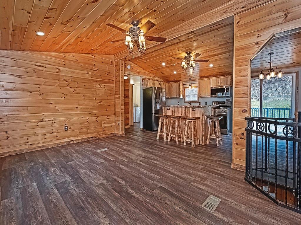 1566 Dime Road Vandergrift, PA 15690 - Photo 6 of 35