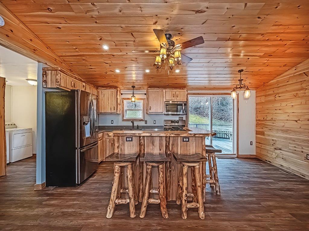 1566 Dime Road Vandergrift, PA 15690 - Photo 7 of 35