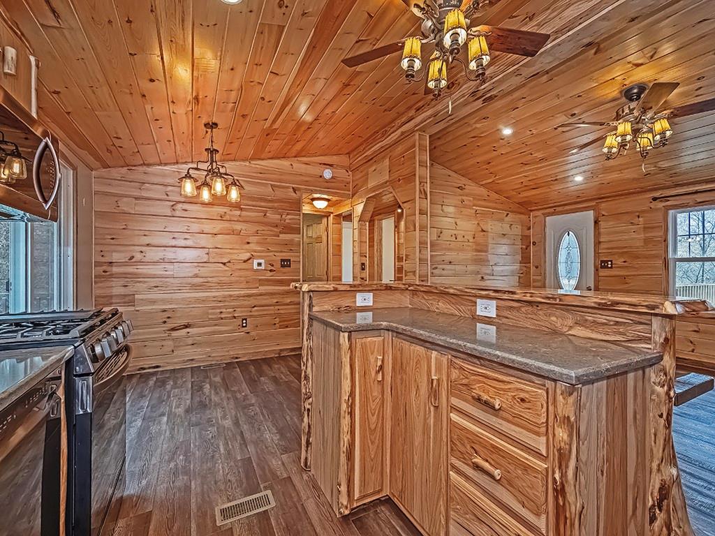 1566 Dime Road Vandergrift, PA 15690 - Photo 8 of 35