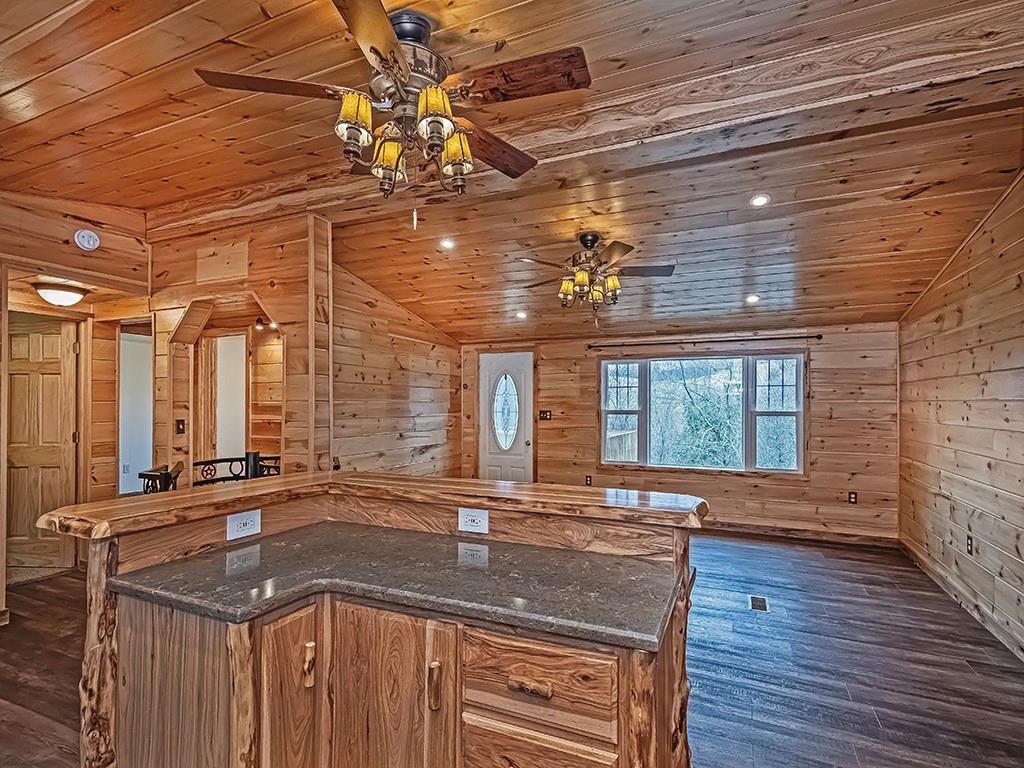 1566 Dime Road Vandergrift, PA 15690 - Photo 9 of 35