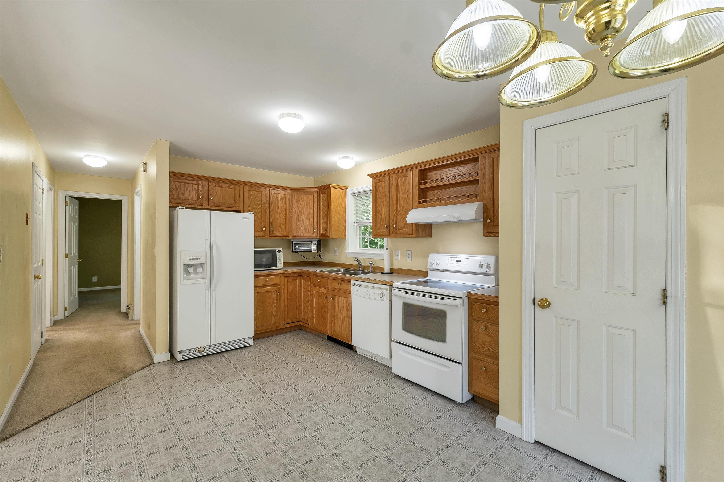 29 Lawrence Road Salem, NH 03079 - Photo 7 of 29
