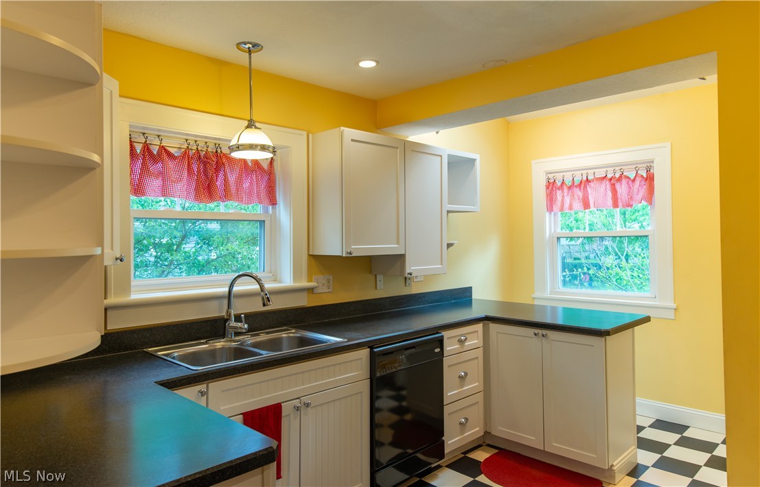 1304 Gordon Road Lyndhurst, OH 44124 - Photo 9 of 34 Gallery Image 9