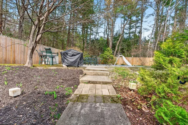 $650,000 | 7 Brookside Drive, Falmouth, ME 04105