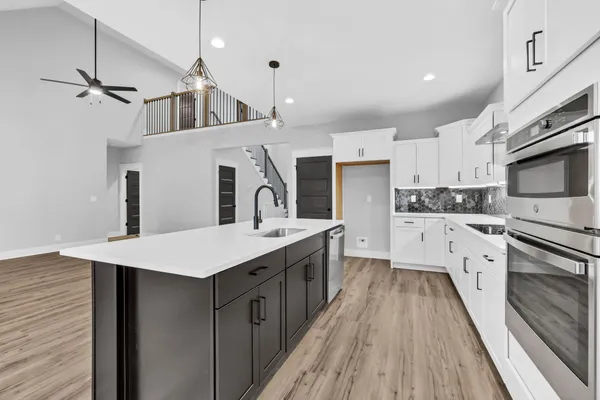 a view of a house with backyard