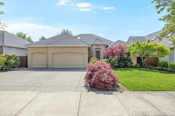 $575,000 | 162 Bellerive Drive, Eagle Point, OR 97524