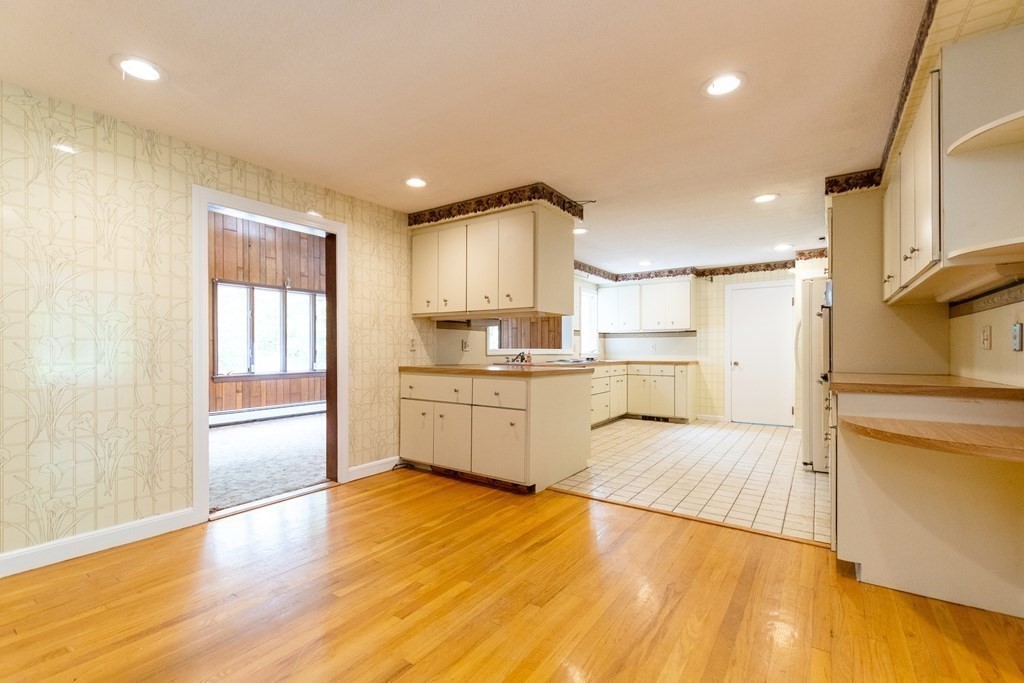 18 Kinnicutt Road South Worcester, MA 01602 - Photo 13 of 42 Gallery Image 13