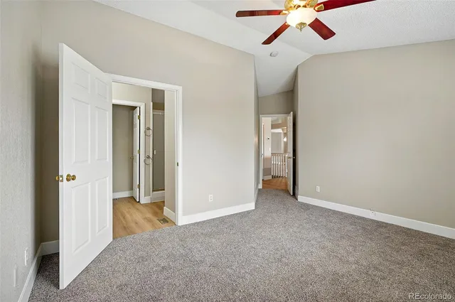 a view of empty room with a ceiling fan