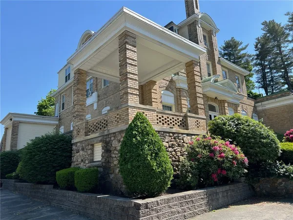 $1,400 | 901 Bernon Street, Unit 242, Woonsocket, RI 02895