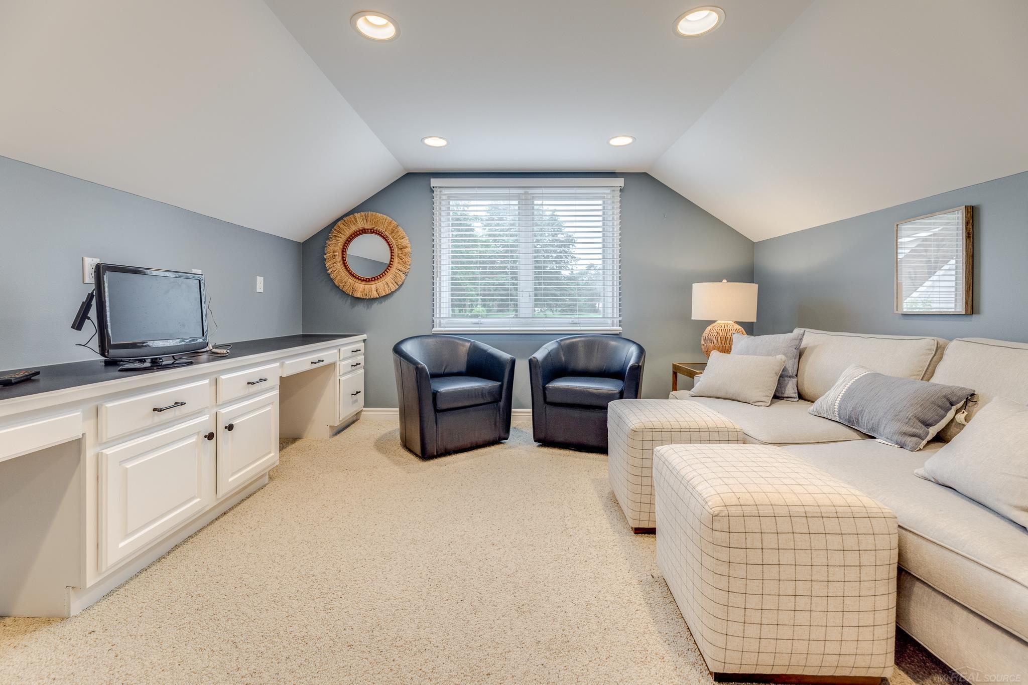 8044 Lakeshore Road Fort Gratiot, MI 48059 - Photo 52 of 82 50133548-99D3EE68-1958-4F81-907D-A2EFE8D1753F.JPG