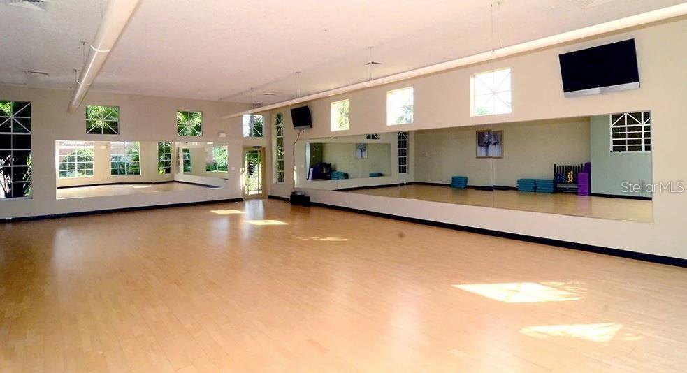 5560 Metrowest Boulevard, Unit 101 Orlando, FL 32811 - Photo 25 of 30 a view of a living room hardwood and kitchen