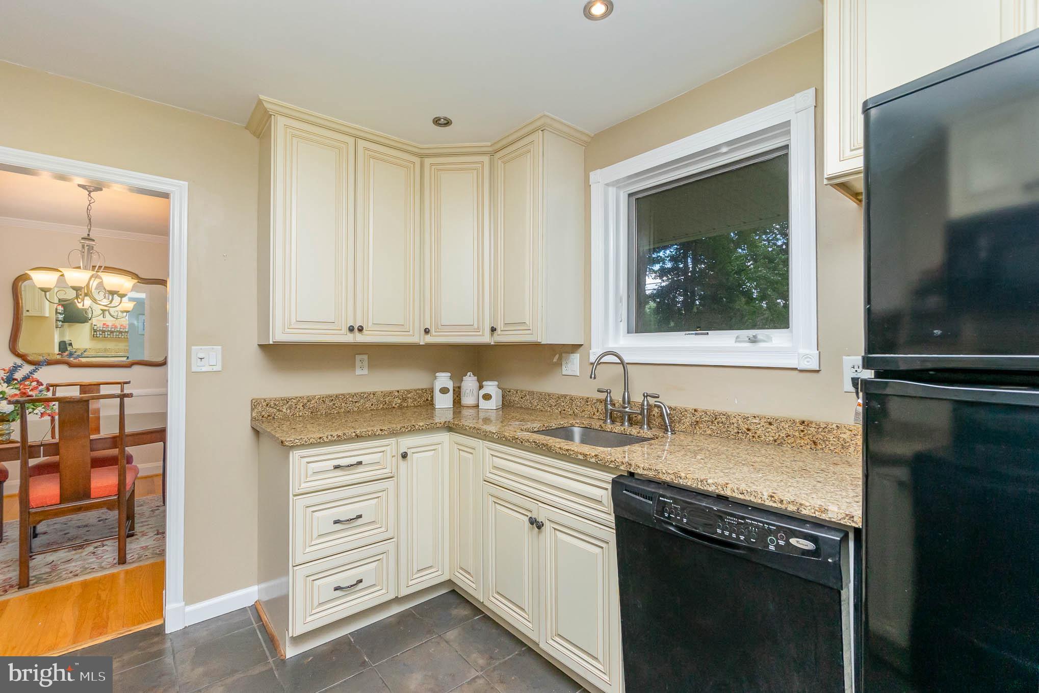 1332 Heather Hill Road Baltimore, MD 21239 - Photo 11 of 37