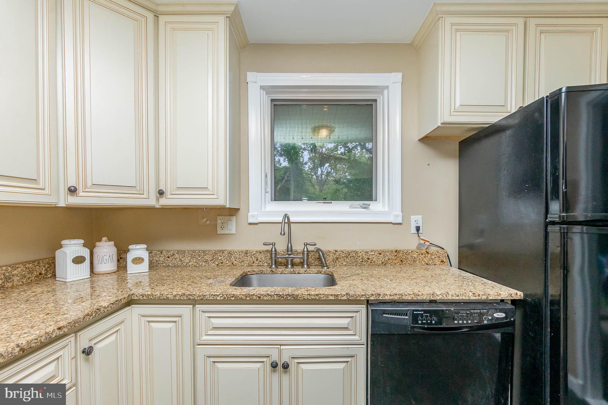 1332 Heather Hill Road Baltimore, MD 21239 - Photo 12 of 37