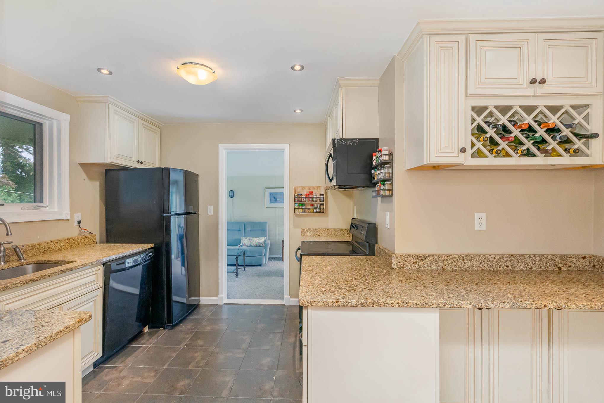 1332 Heather Hill Road Baltimore, MD 21239 - Photo 13 of 37