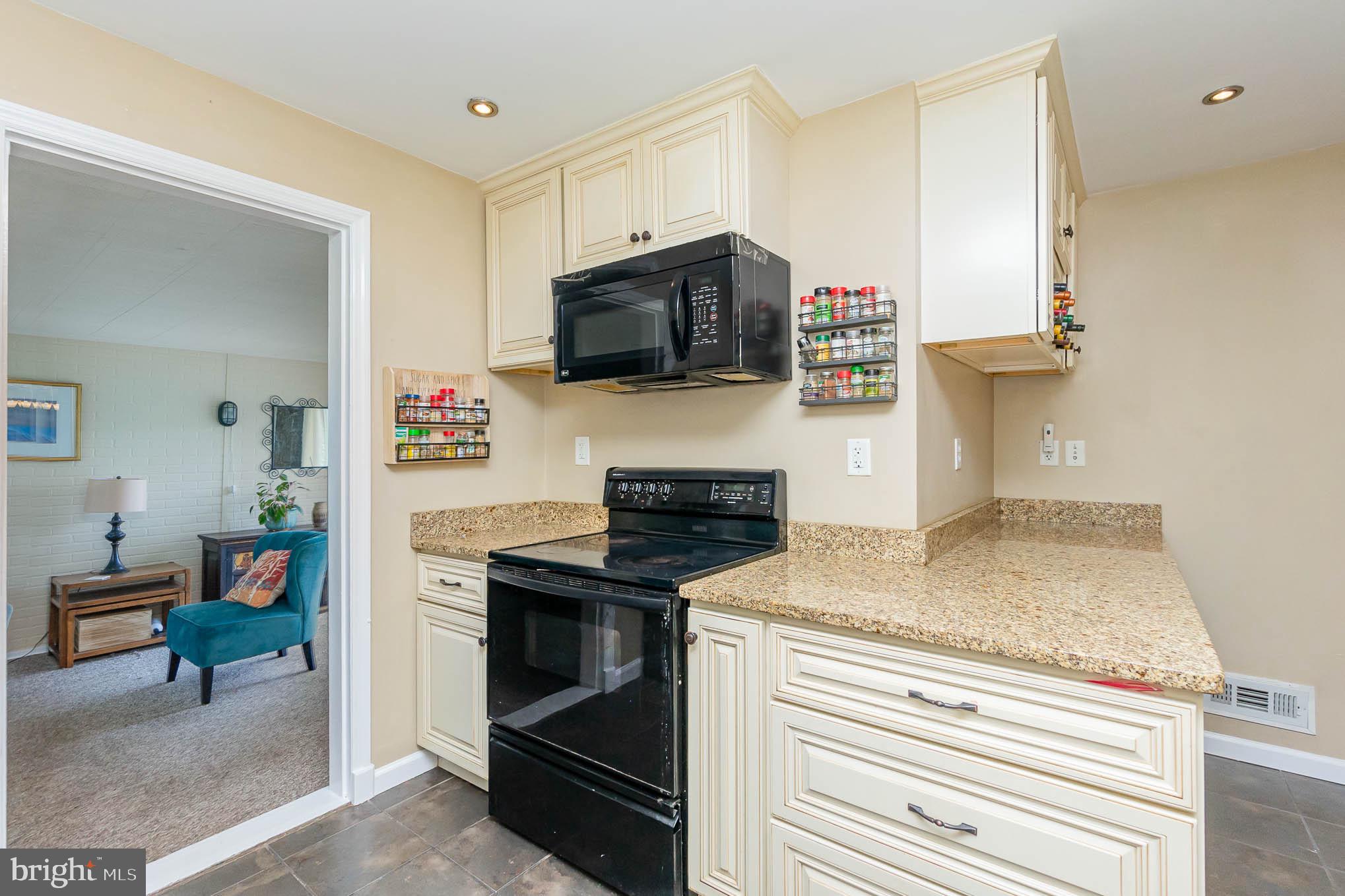 1332 Heather Hill Road Baltimore, MD 21239 - Photo 14 of 37