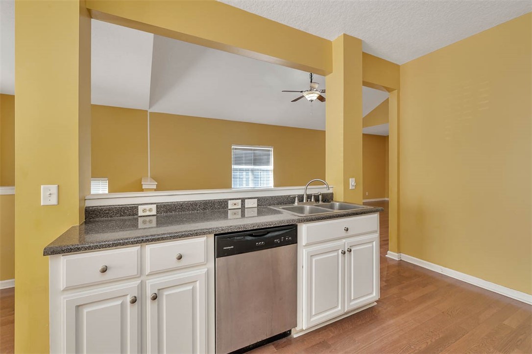 126 Drayton Circle Brunswick, GA 31525 - Photo 7 of 28