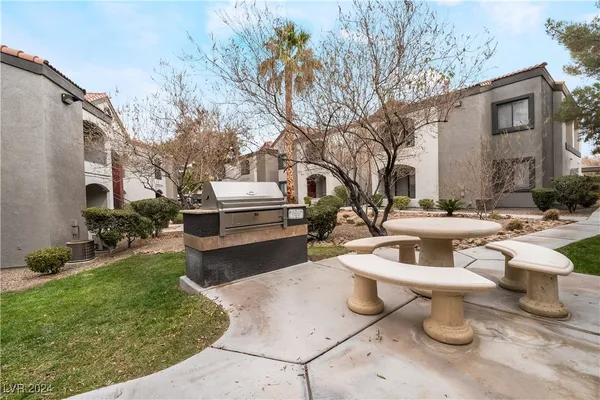 $2,100 | 950 Seven Hills Drive, Unit 2813, Henderson, NV 89052