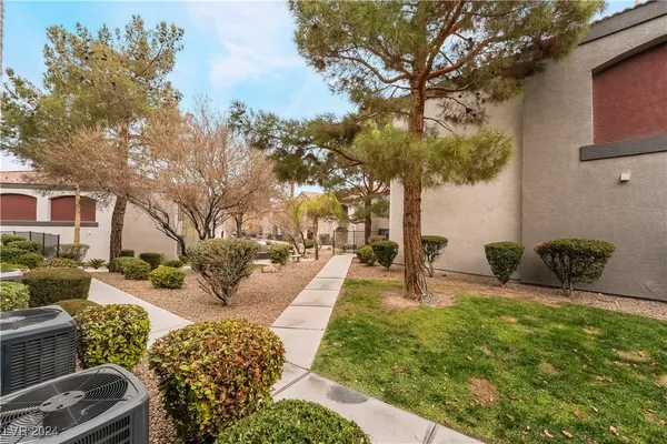 $2,100 | 950 Seven Hills Drive, Unit 2813, Henderson, NV 89052