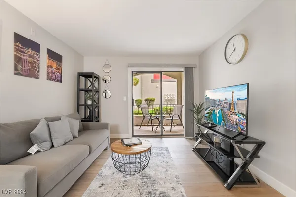 $2,100 | 950 Seven Hills Drive, Unit 2813, Henderson, NV 89052