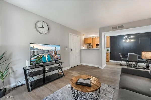 $2,100 | 950 Seven Hills Drive, Unit 2813, Henderson, NV 89052