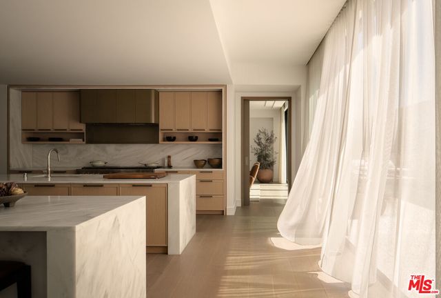 $16,332,000 | 9900 South Santa Monica Boulevard, Unit 2F, Beverly Hills, CA 90212