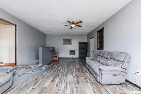 $294,900 | 8109 South McCumber Road, Mapleton, IL 61547