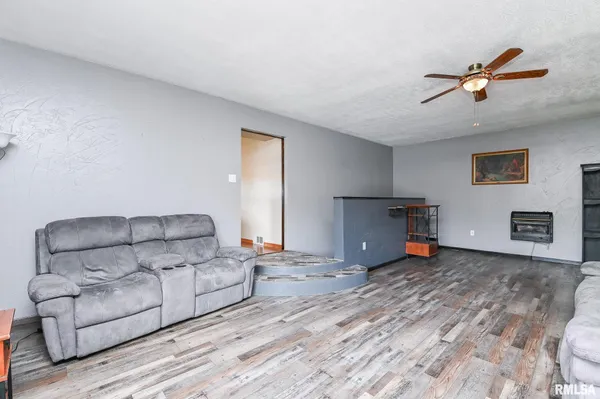 $294,900 | 8109 South McCumber Road, Mapleton, IL 61547