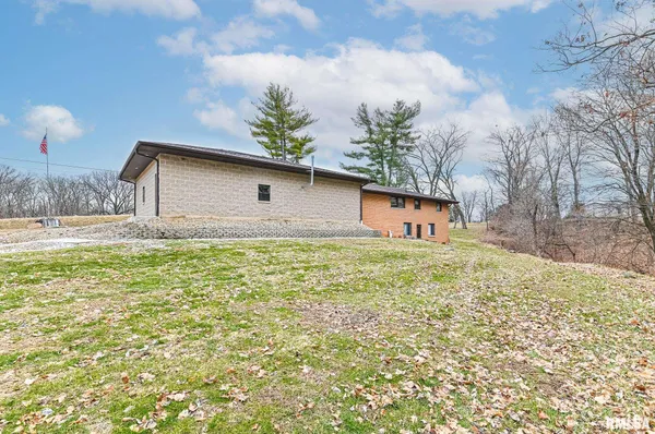 $294,900 | 8109 South McCumber Road, Mapleton, IL 61547