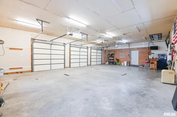 $294,900 | 8109 South McCumber Road, Mapleton, IL 61547