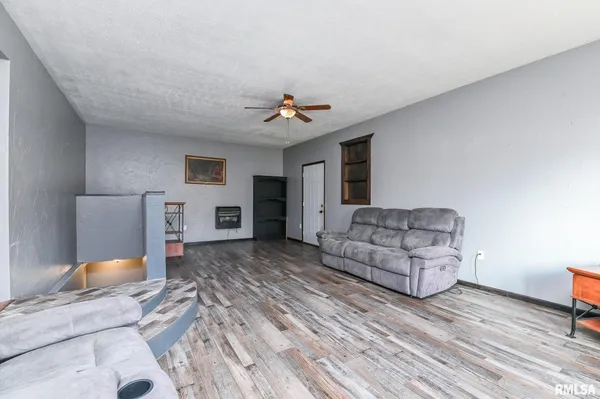 $294,900 | 8109 South McCumber Road, Mapleton, IL 61547