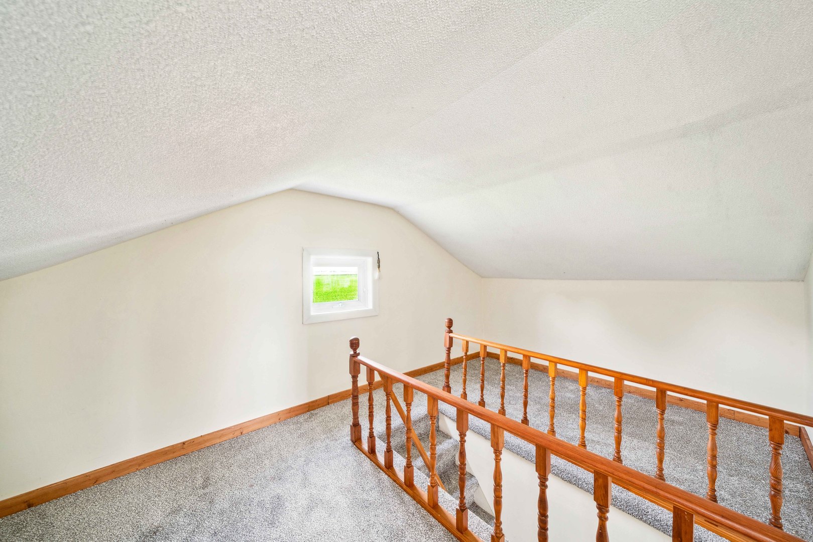 15589 Chicago Road Sandwich, IL 60548 - Photo 13 of 30 a view of an entryway