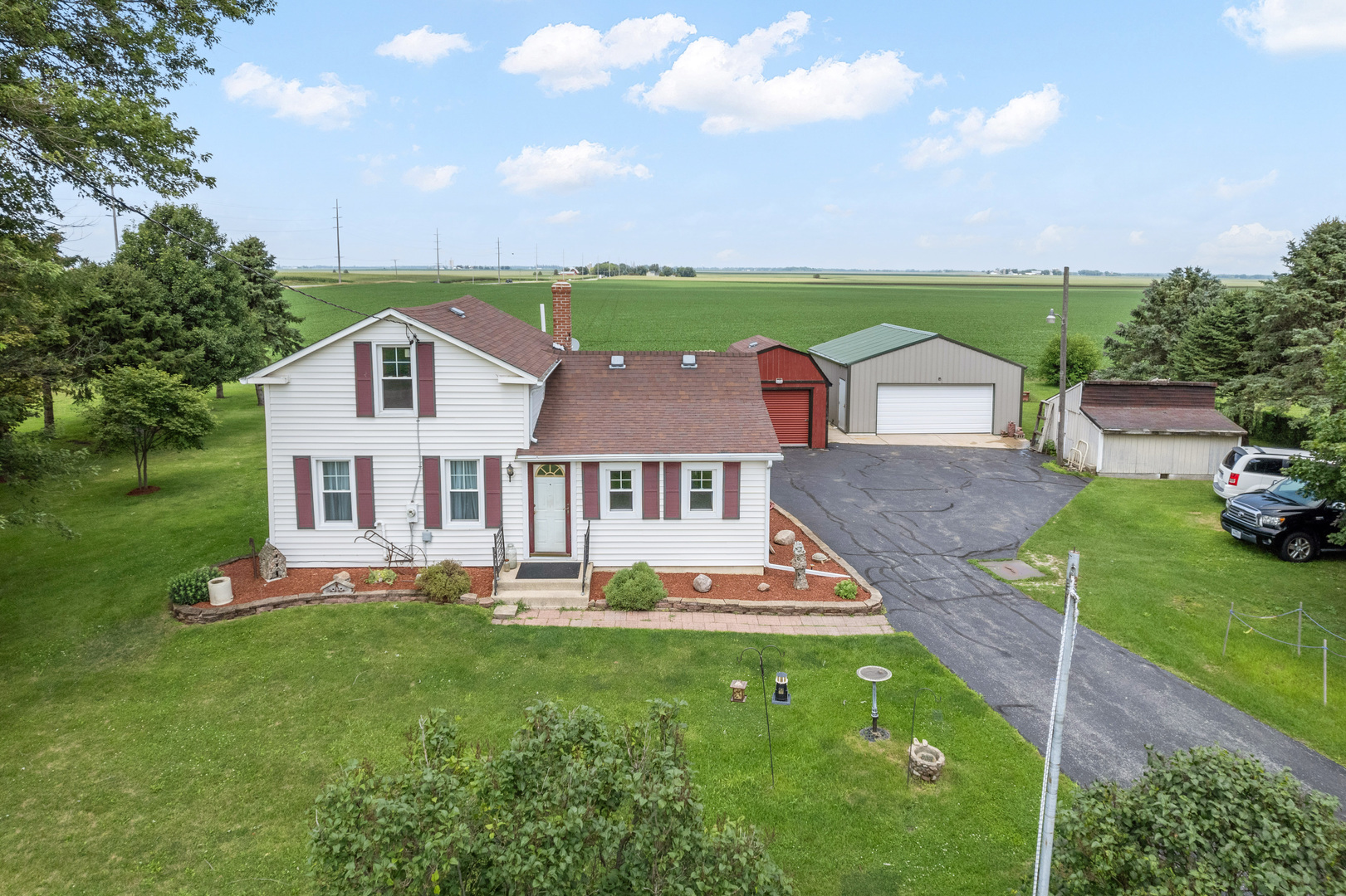 15589 Chicago Road Sandwich, IL 60548 - Photo 17 of 30 a front view of a house with garden