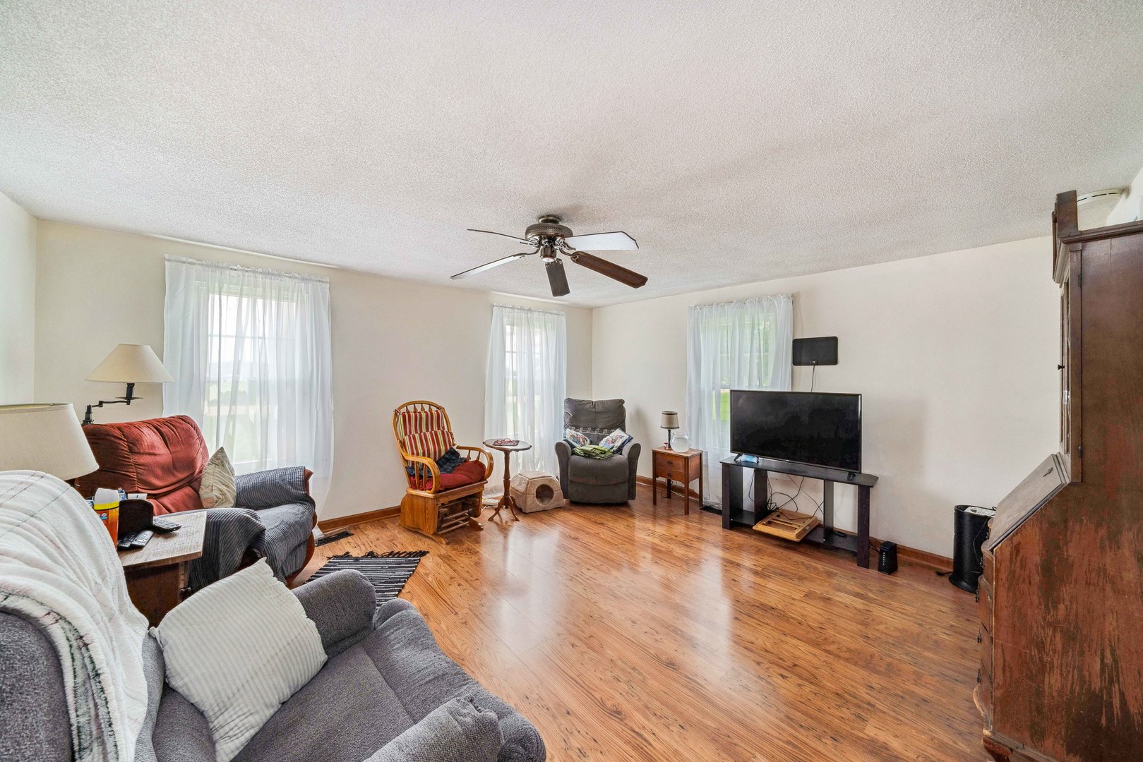 15589 Chicago Road Sandwich, IL 60548 - Photo 2 of 30 a living room with furniture and a flat screen tv