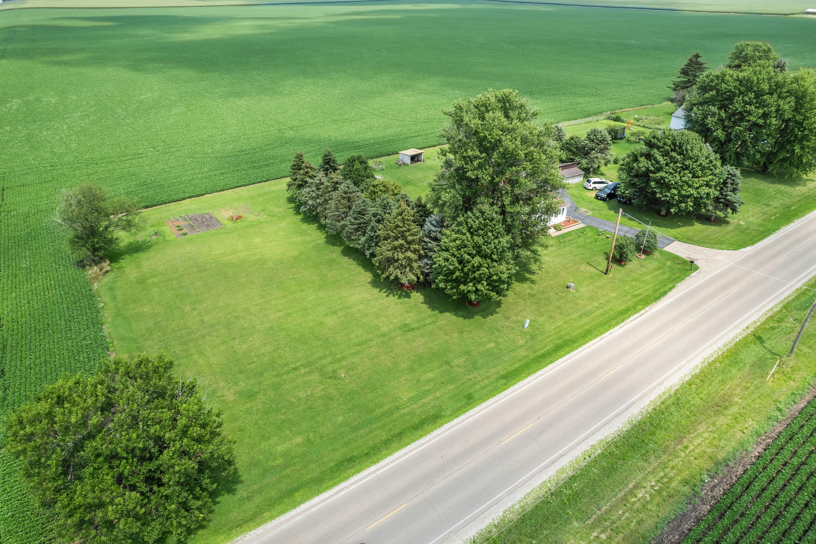 15589 Chicago Road Sandwich, IL 60548 - Photo 25 of 30 a view of a garden with a building