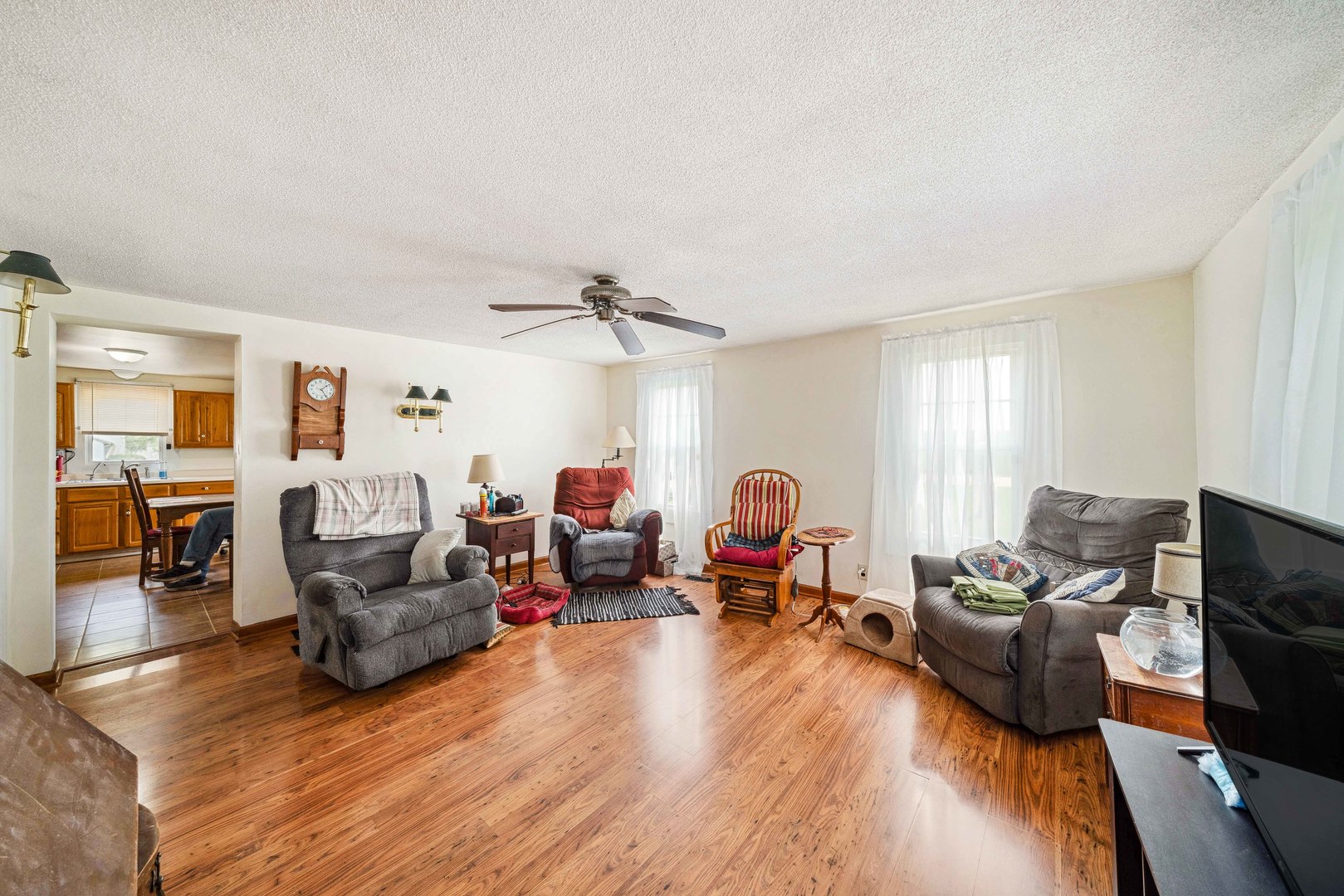 15589 Chicago Road Sandwich, IL 60548 - Photo 3 of 30 a living room with furniture and a wooden floor