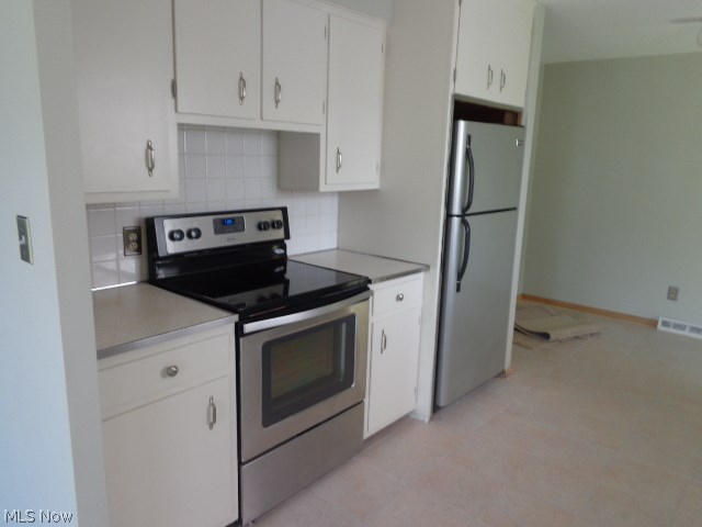 2485 Dentzler Road Parma, OH 44134 - Photo 10 of 21 Appliances Stay