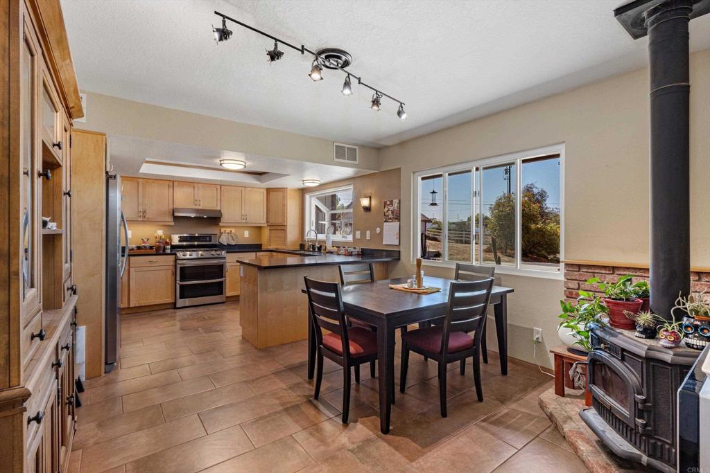 13734 West Oak Glen Road Valley Center, CA 92082 - Photo 7 of 41