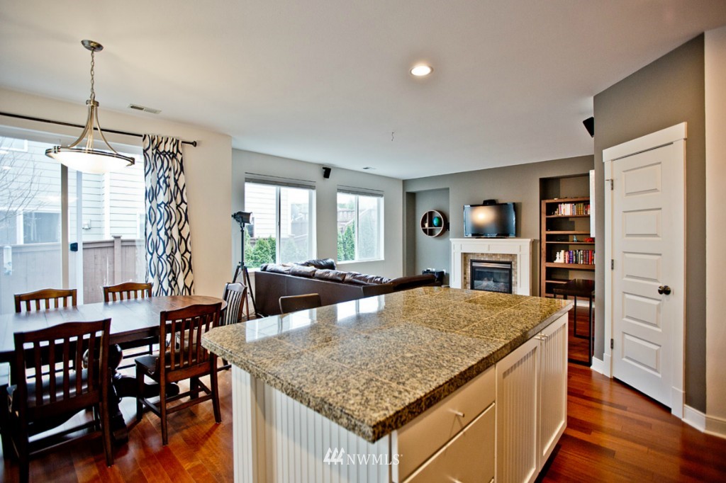 18331 38th Drive Southeast Bothell, WA 98012 - Photo 4 of 24 Gallery Image 4