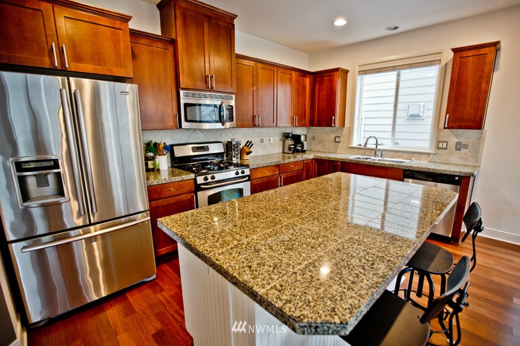 18331 38th Drive Southeast Bothell, WA 98012 - Photo 5 of 24 Gallery Image 5