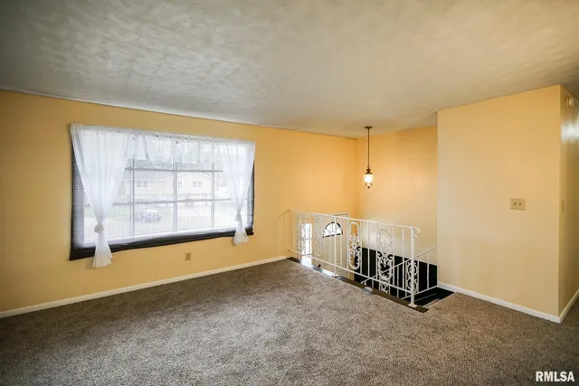 $160,000 | 2705 West Millbrook Court, Peoria, IL 61615