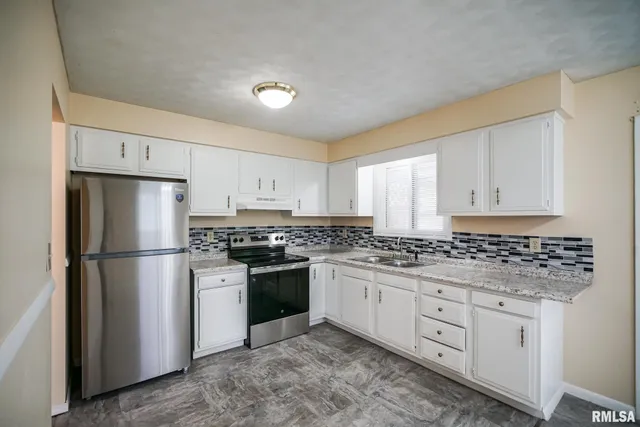 $160,000 | 2705 West Millbrook Court, Peoria, IL 61615