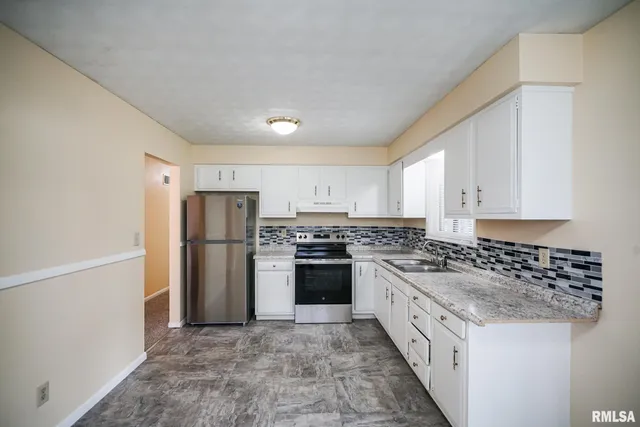 $160,000 | 2705 West Millbrook Court, Peoria, IL 61615